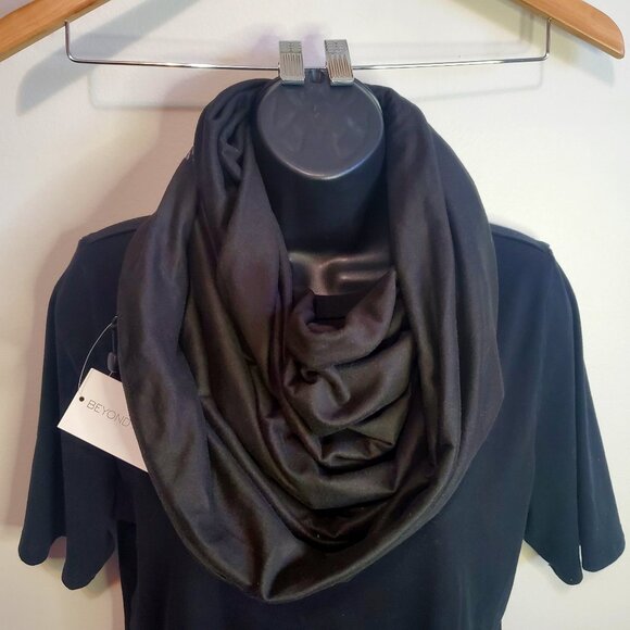 NEW BEYOND YOGA Zipper Pocket Infinity Scarf Soft Stretch Lightweight Black - Picture 1 of 9